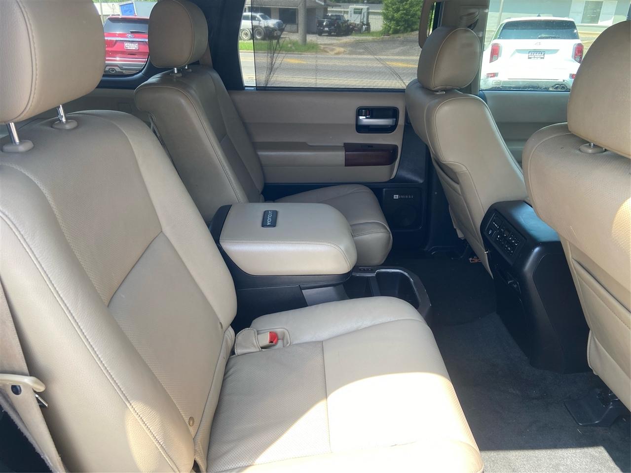 Toyota Sequoia Platinum 4WD FFV 2013