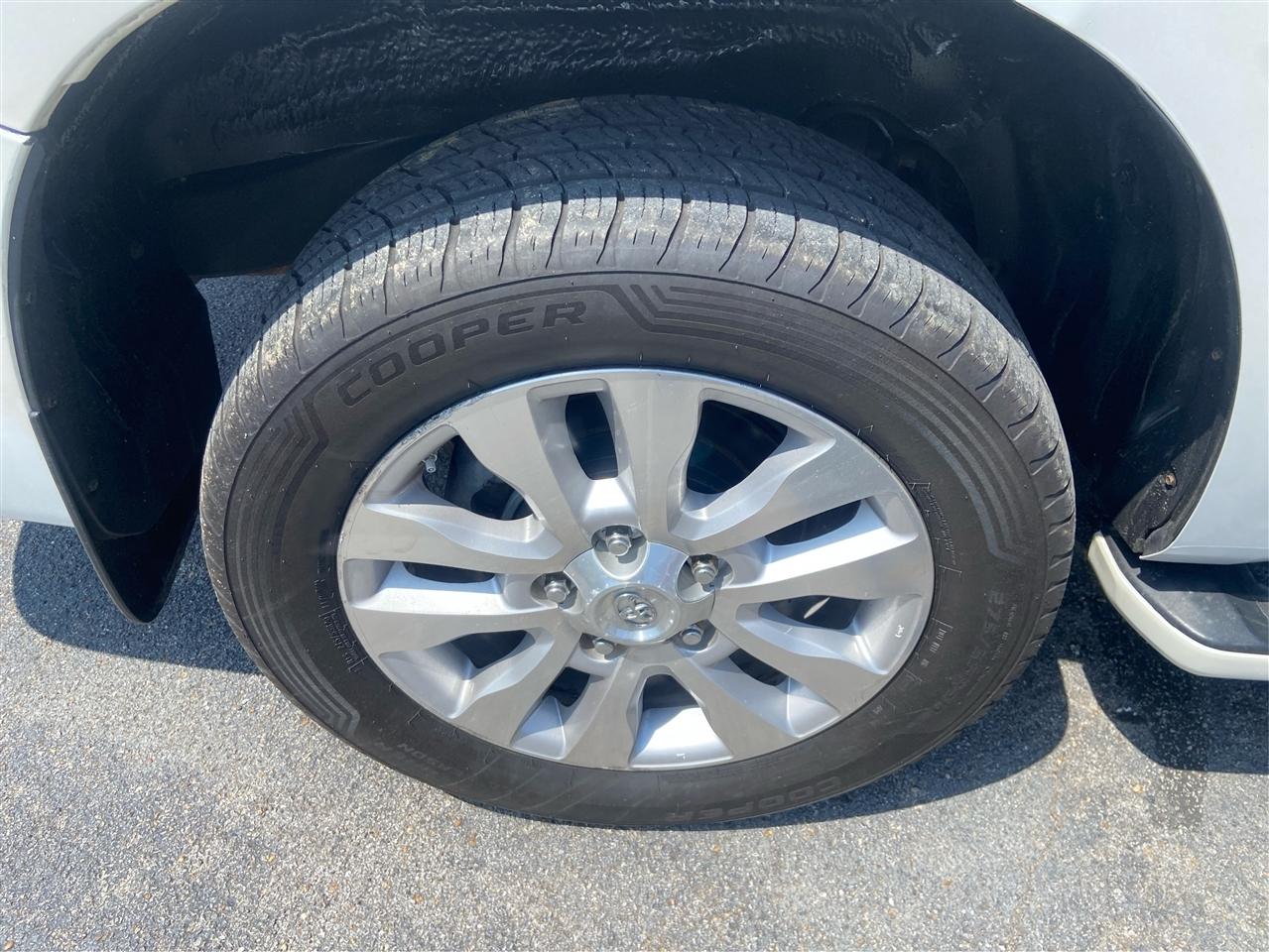 Toyota Sequoia Platinum 4WD FFV 2013