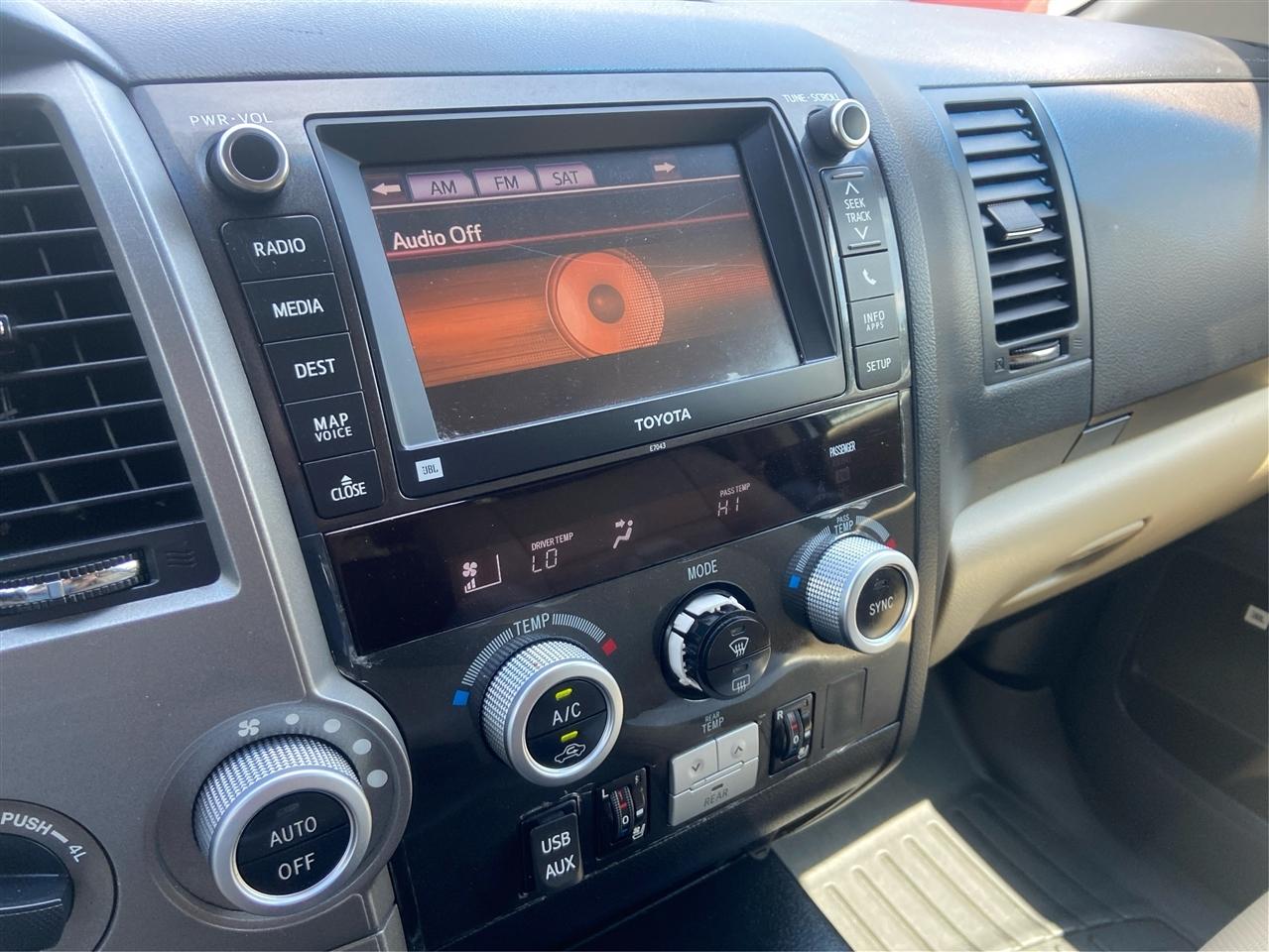Toyota Sequoia Platinum 4WD FFV 2013