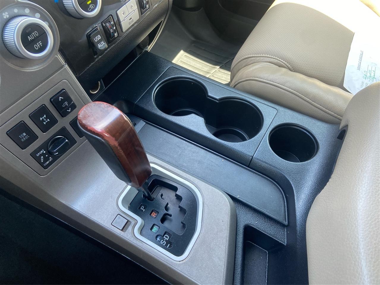 Toyota Sequoia Platinum 4WD FFV 2013