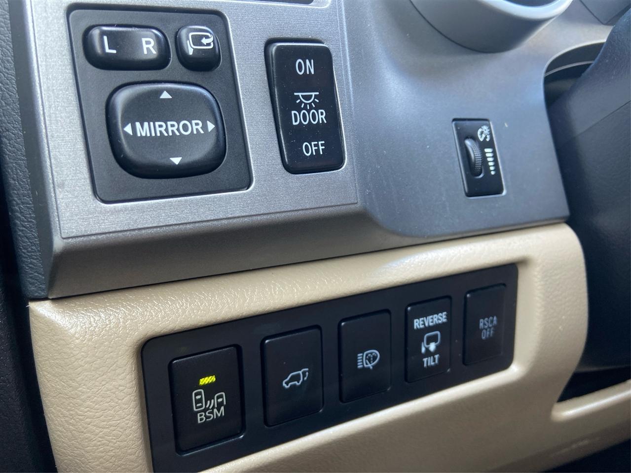 Toyota Sequoia Platinum 4WD FFV 2013