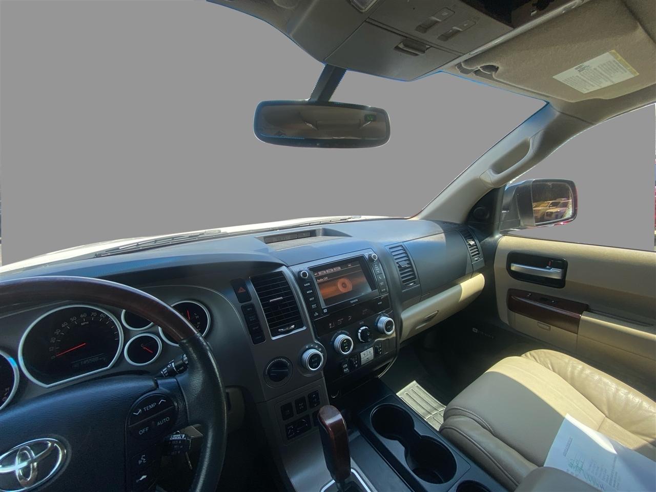 Toyota Sequoia Platinum 4WD FFV 2013
