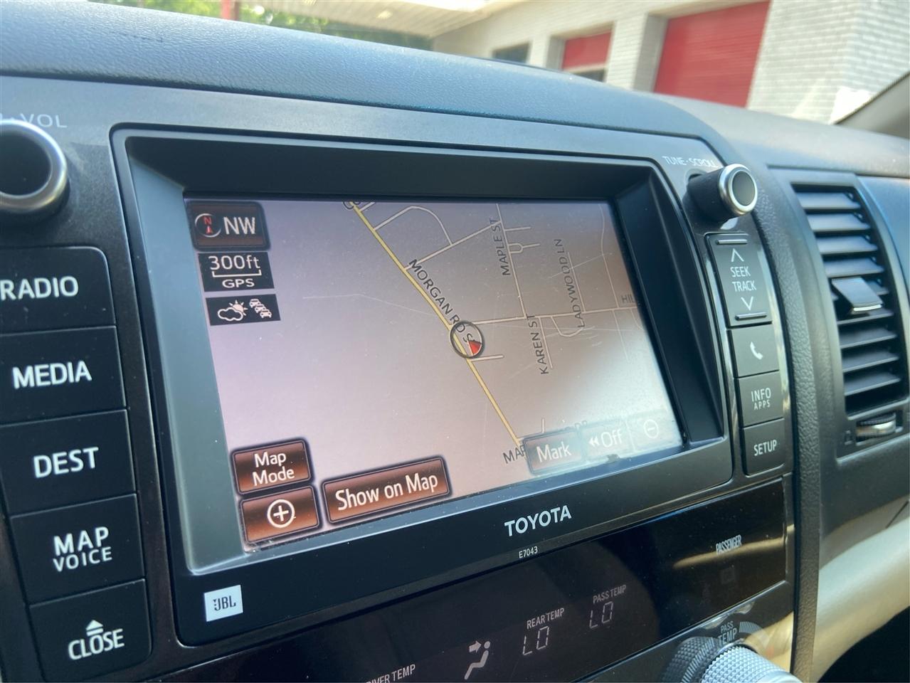 Toyota Sequoia Platinum 4WD FFV 2013
