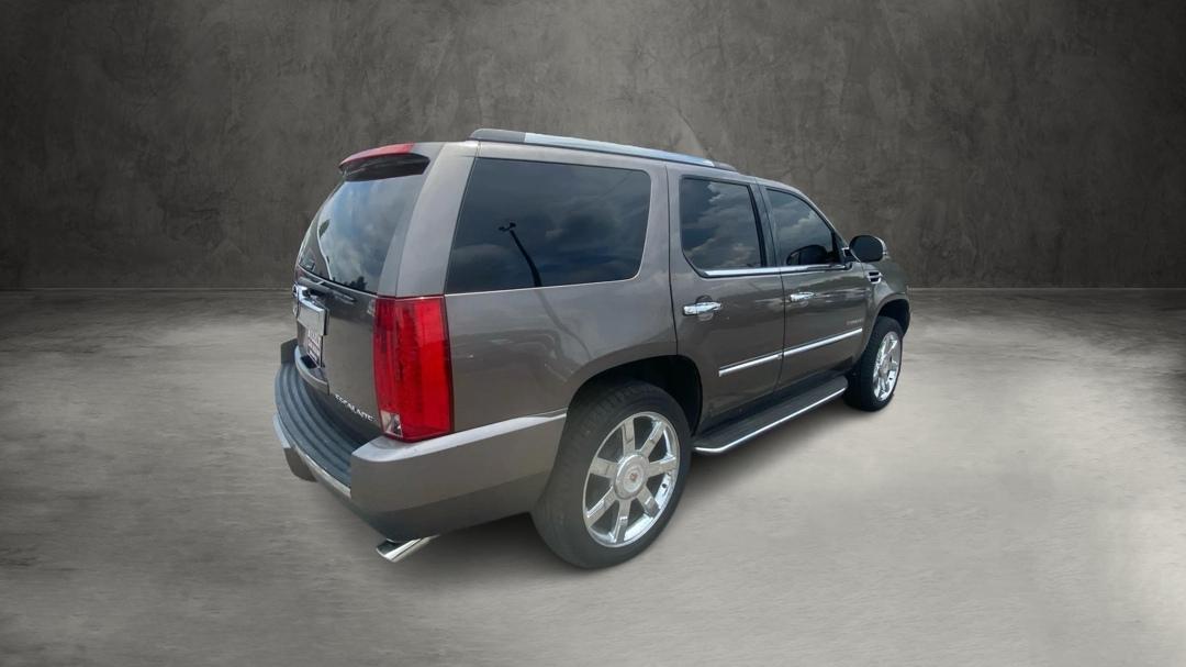 Cadillac Escalade Luxury 2WD 2014