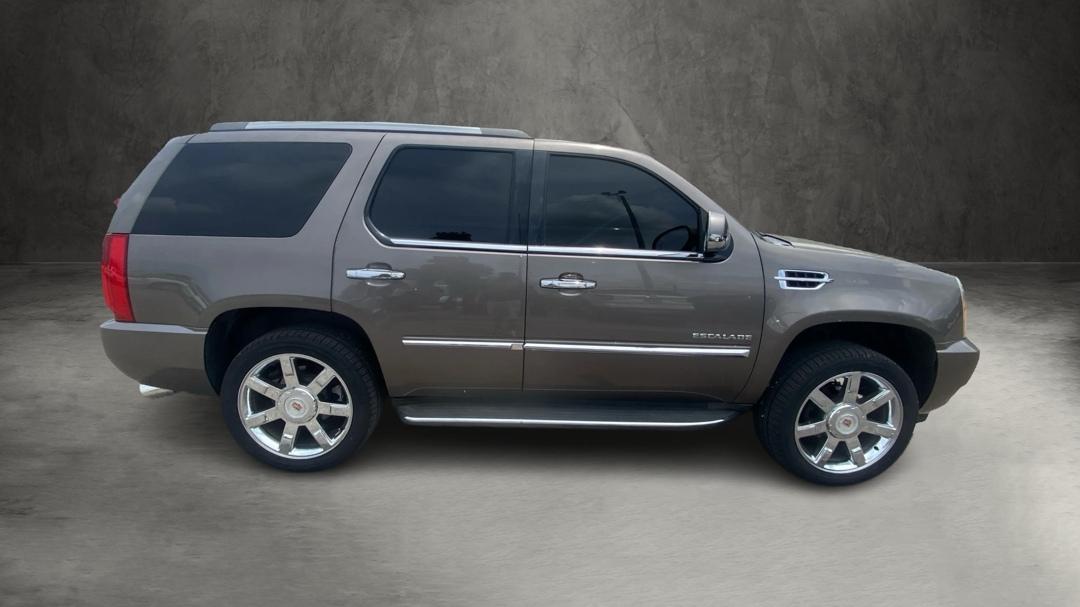 Cadillac Escalade Luxury 2WD 2014