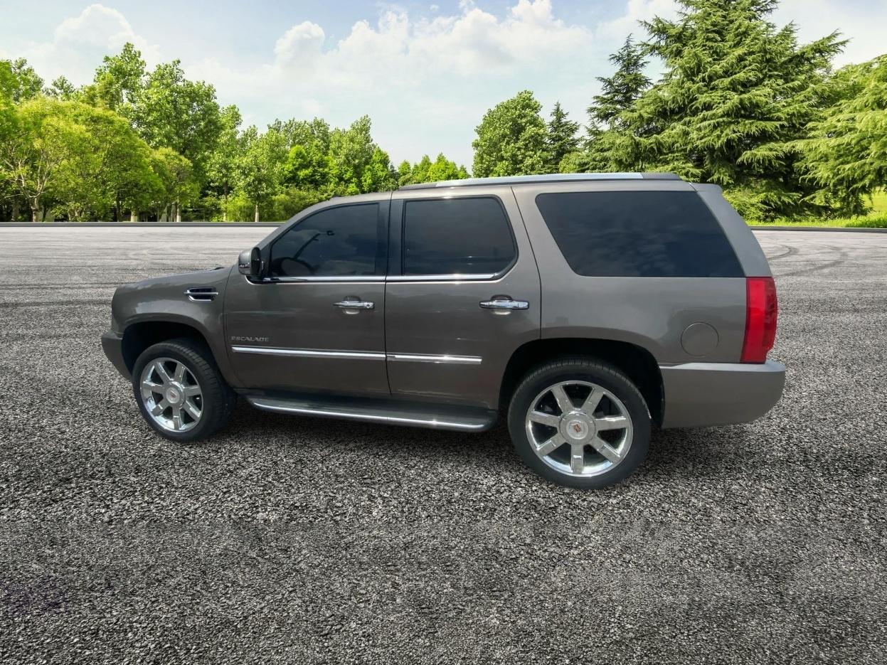 Cadillac Escalade Luxury 2WD 2014