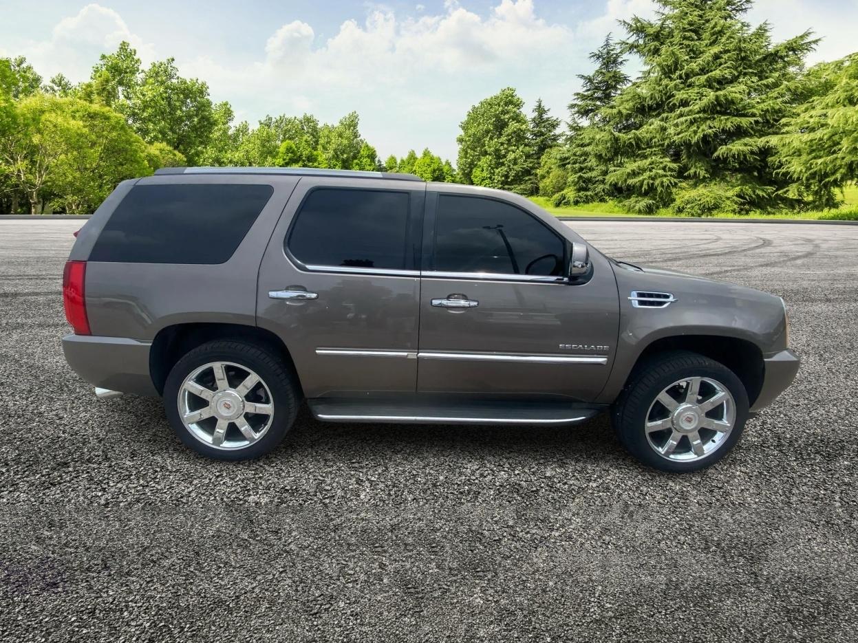 Cadillac Escalade Luxury 2WD 2014