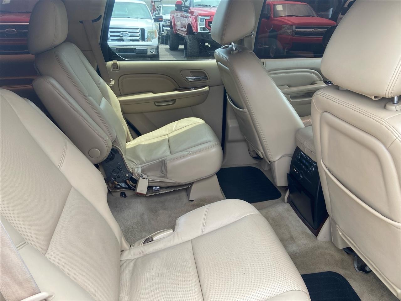 Cadillac Escalade Luxury 2WD 2014