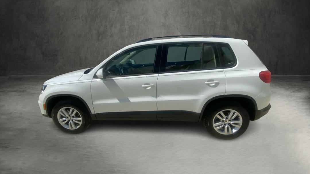 Volkswagen Tiguan S 2016