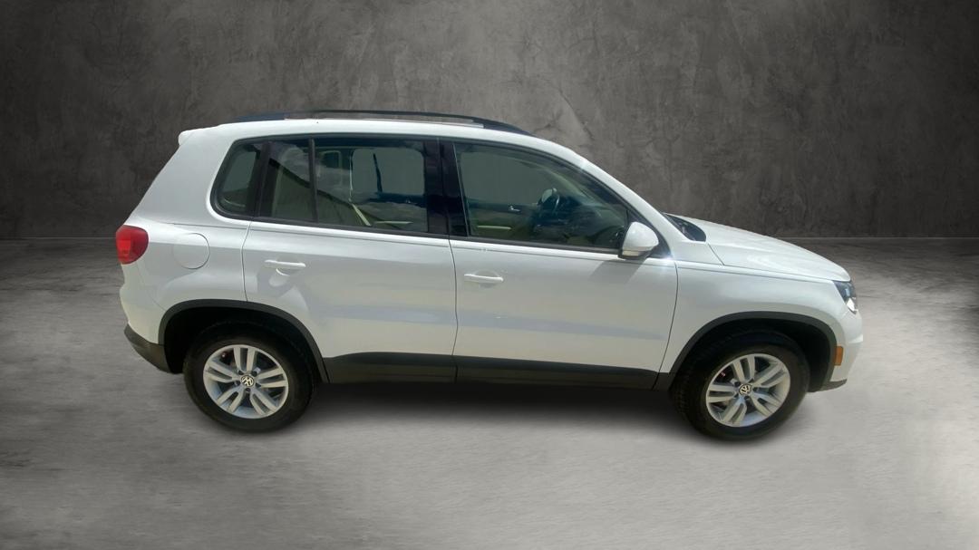 Volkswagen Tiguan S 2016