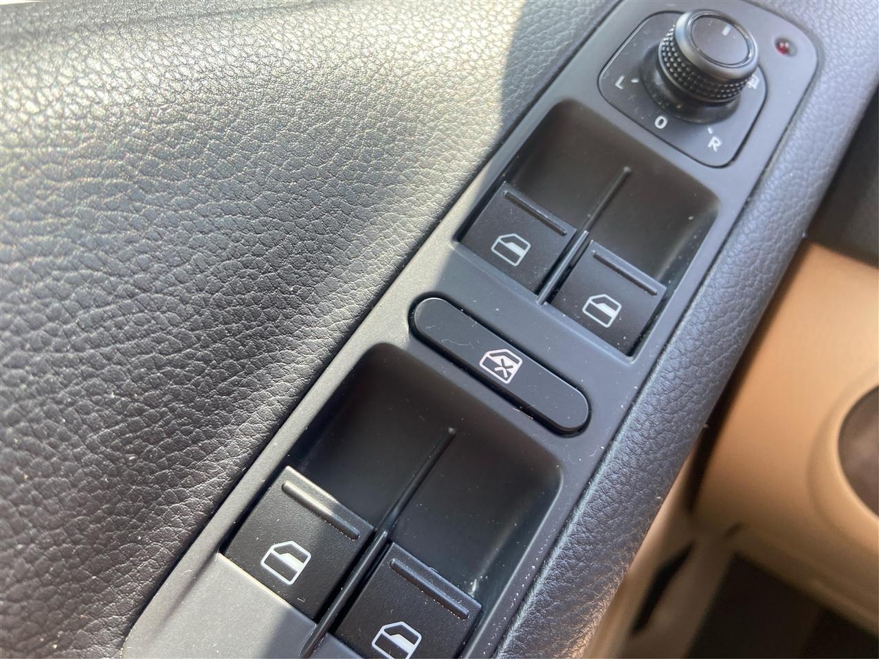 Volkswagen Tiguan S 2016