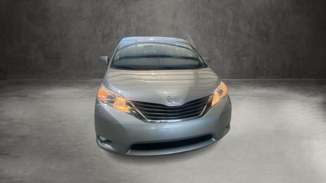 Toyota Sienna XLE 8-Pass V6 2011
