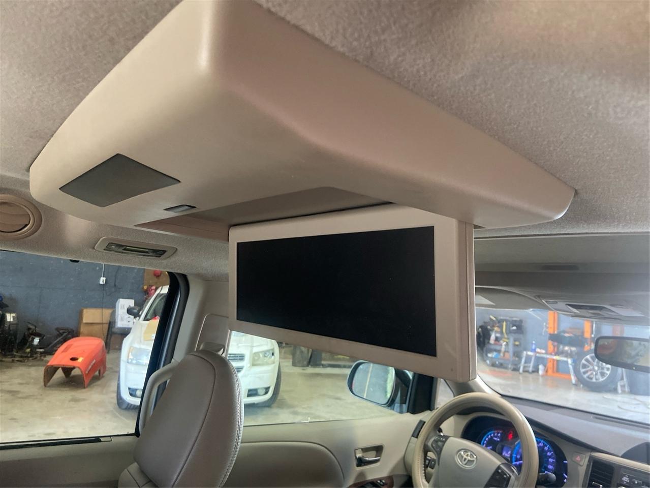 Toyota Sienna XLE 8-Pass V6 2011