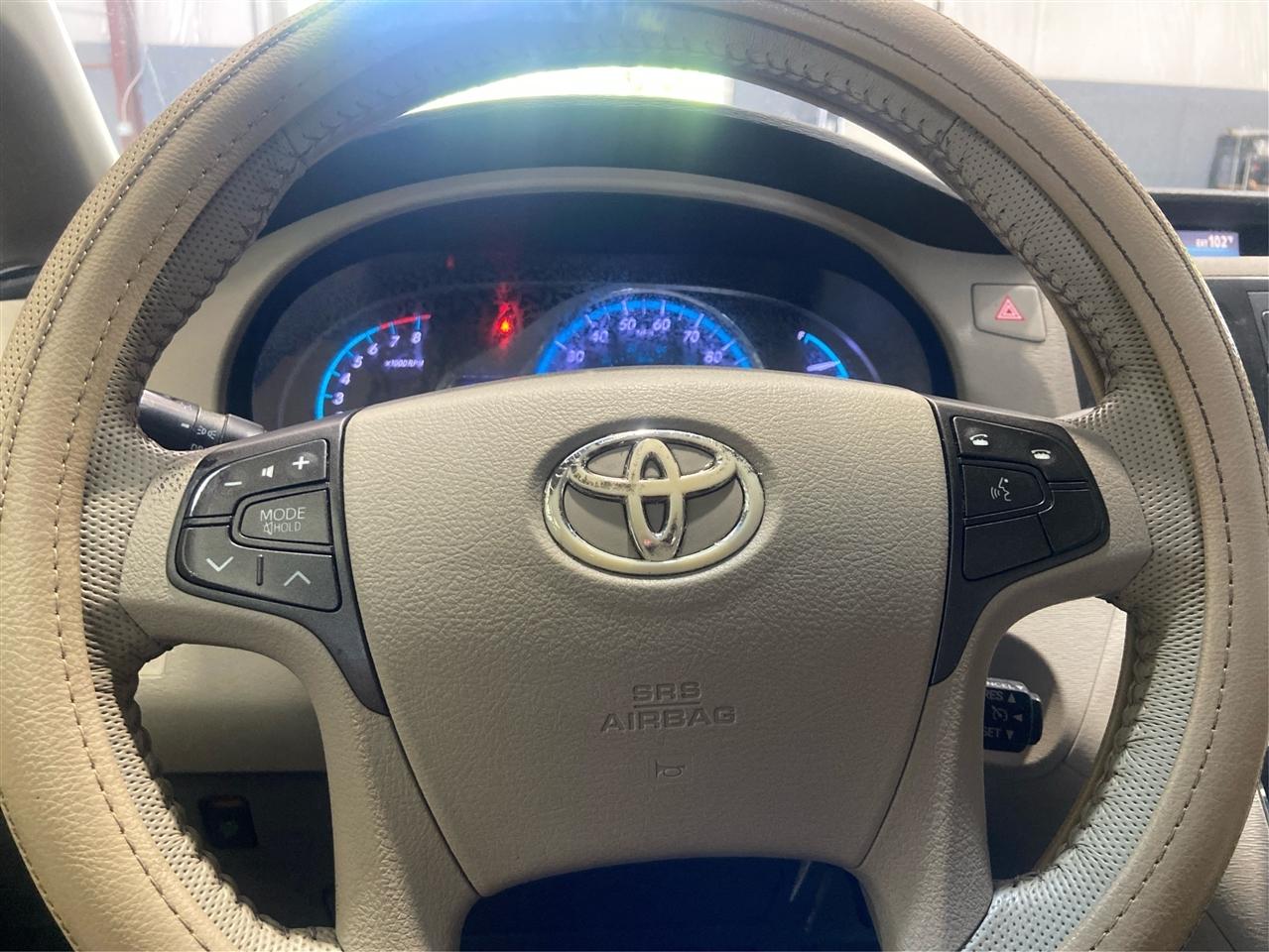 Toyota Sienna XLE 8-Pass V6 2011