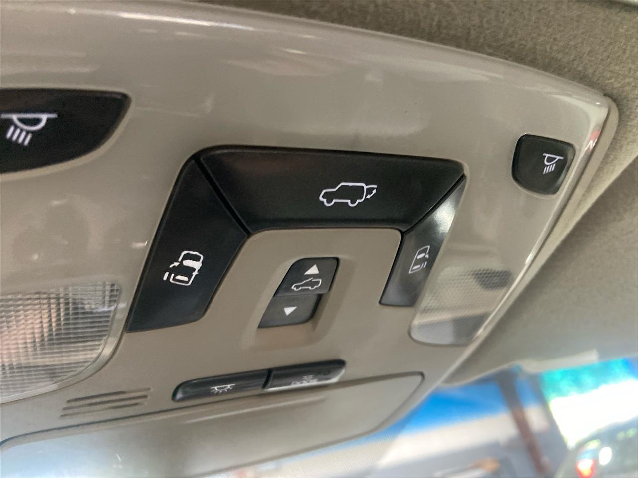 Toyota Sienna XLE 8-Pass V6 2011
