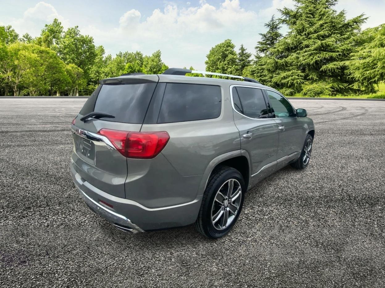 GMC Acadia Denali 2019