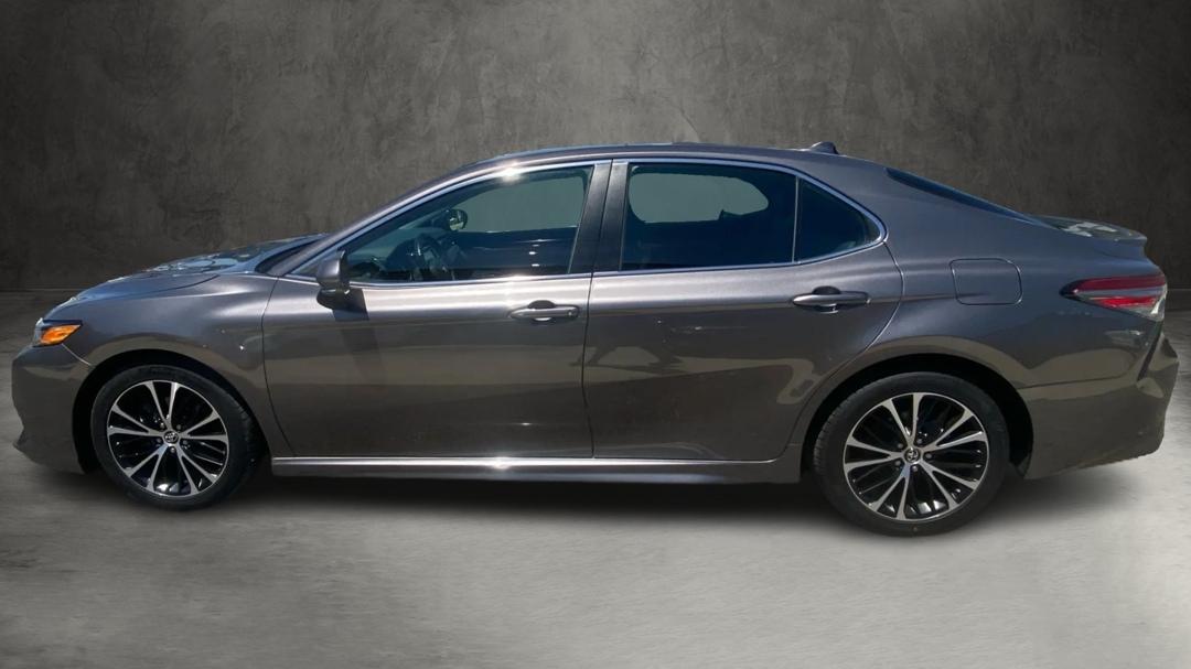 Toyota Camry SE 2019