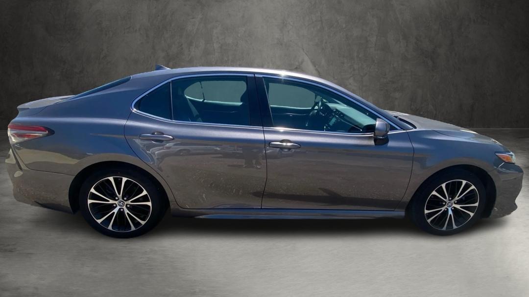 Toyota Camry SE 2019