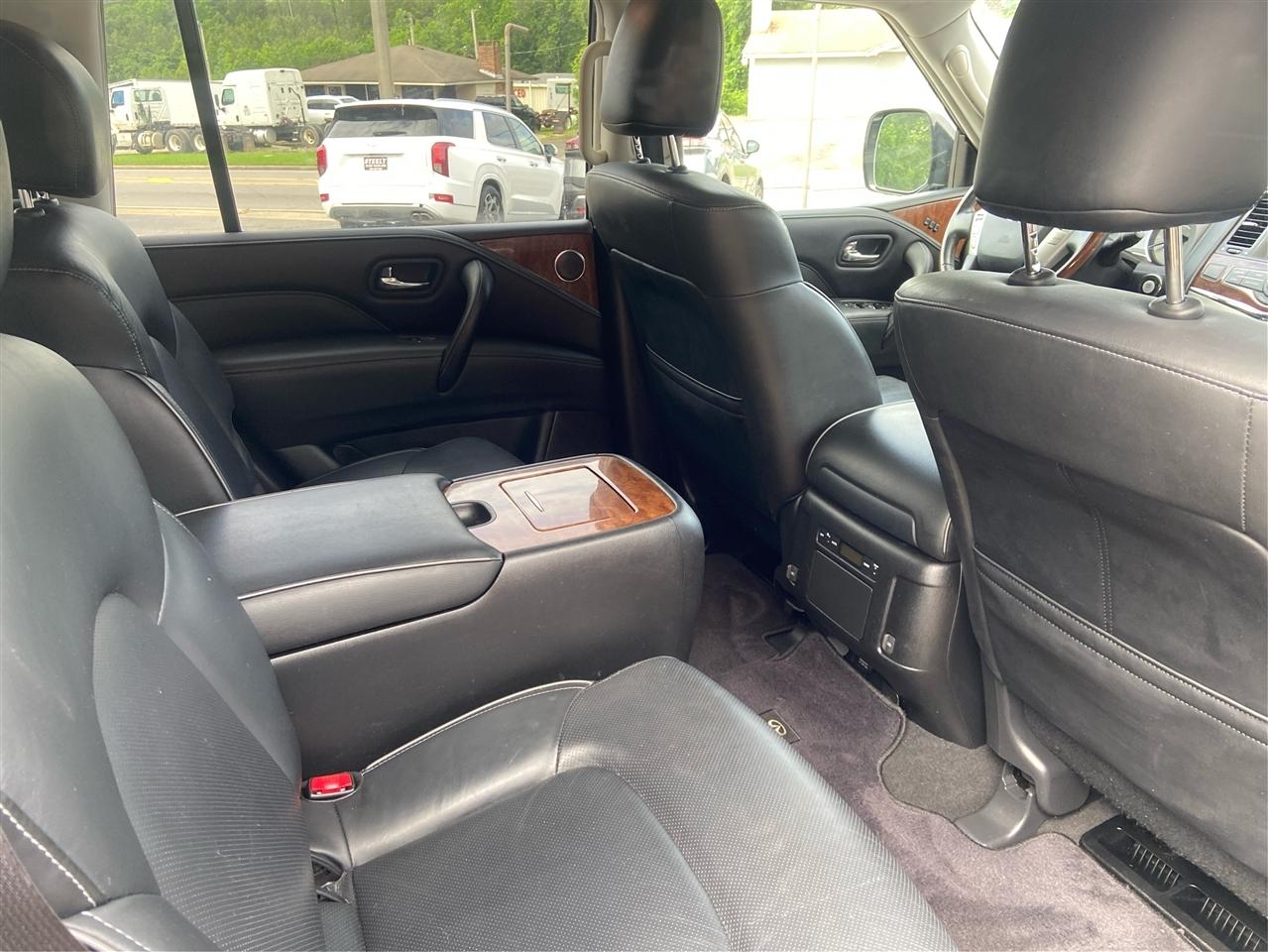 Infiniti QX80 LUXE 2019