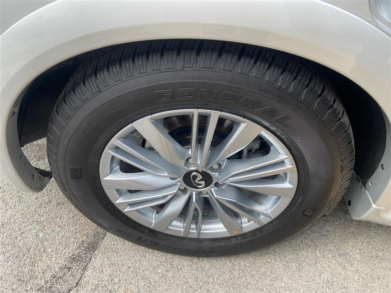 Infiniti QX80 LUXE 2019
