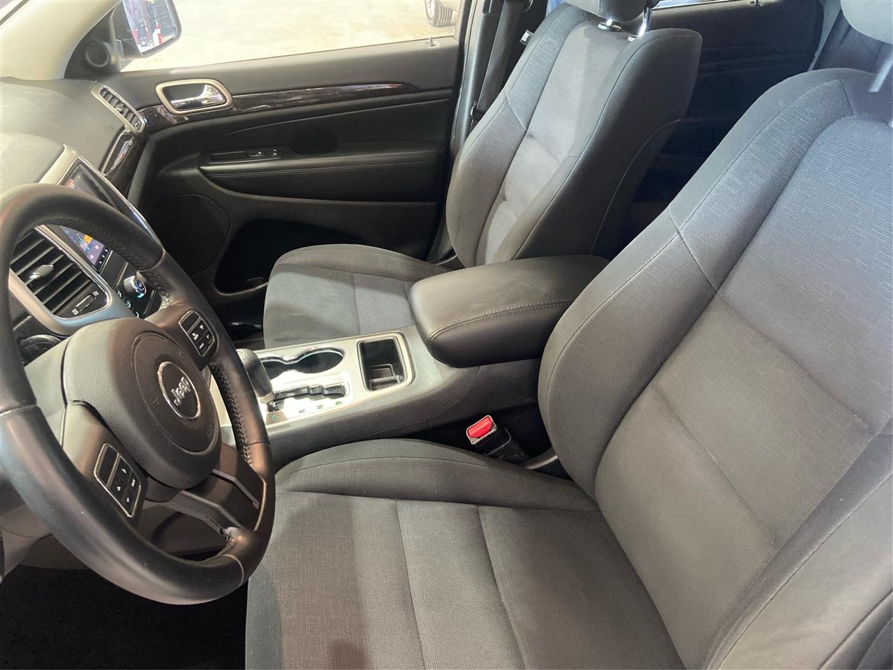 Jeep Grand Cherokee Laredo 2WD 2011