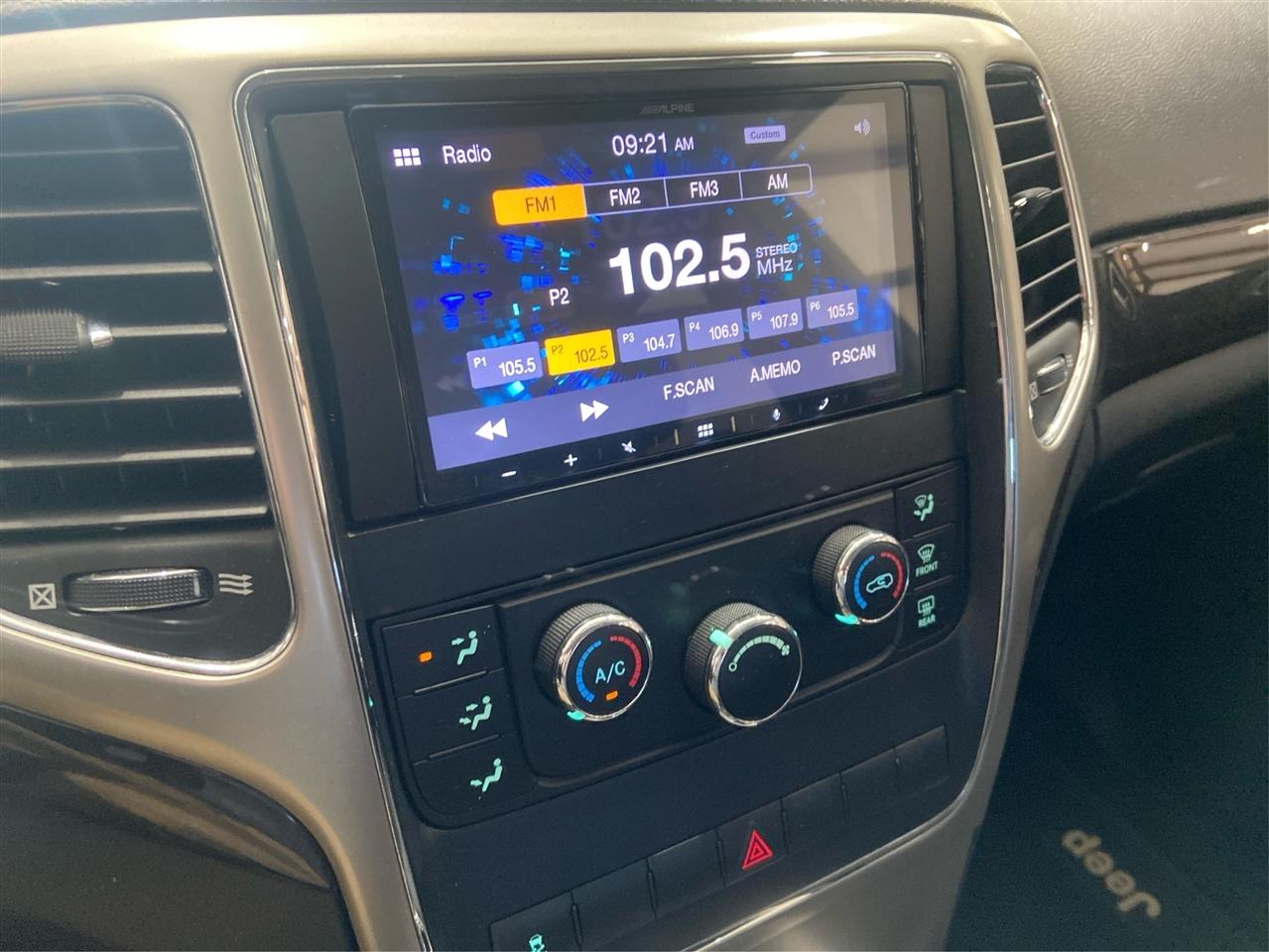 Jeep Grand Cherokee Laredo 2WD 2011