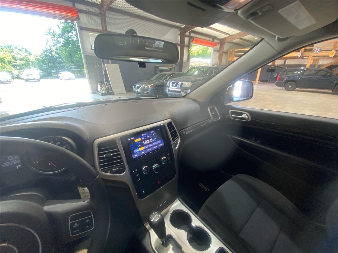 Jeep Grand Cherokee Laredo 2WD 2011