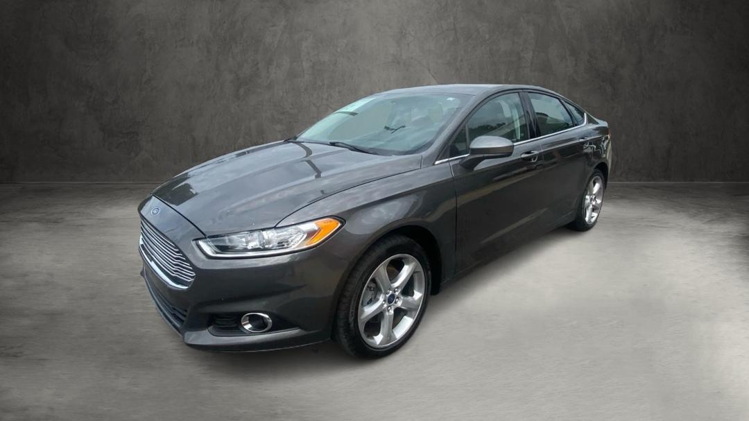 Ford Fusion S 2016