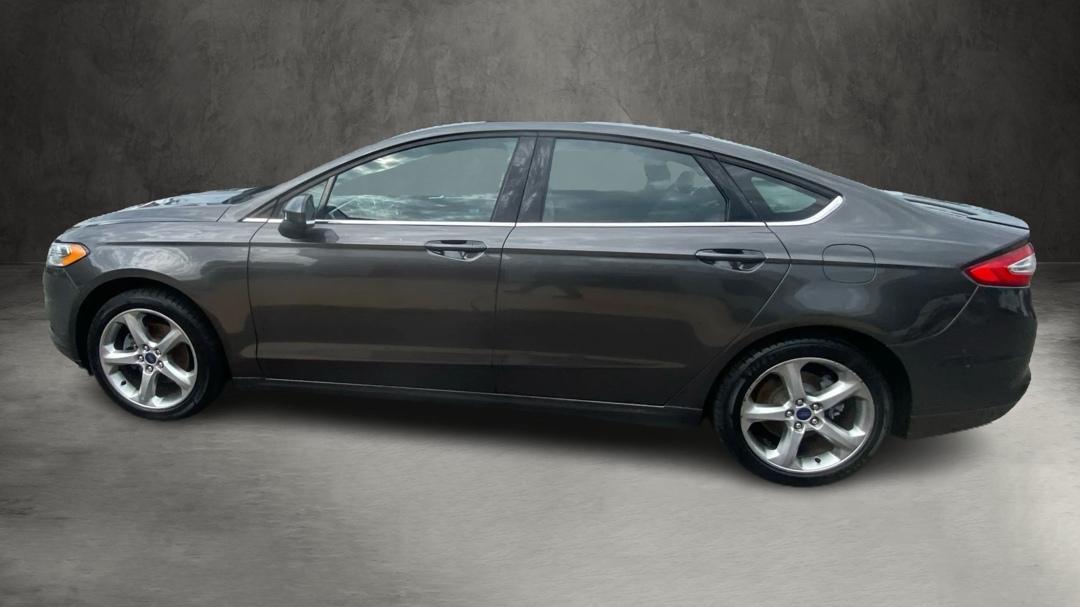Ford Fusion S 2016