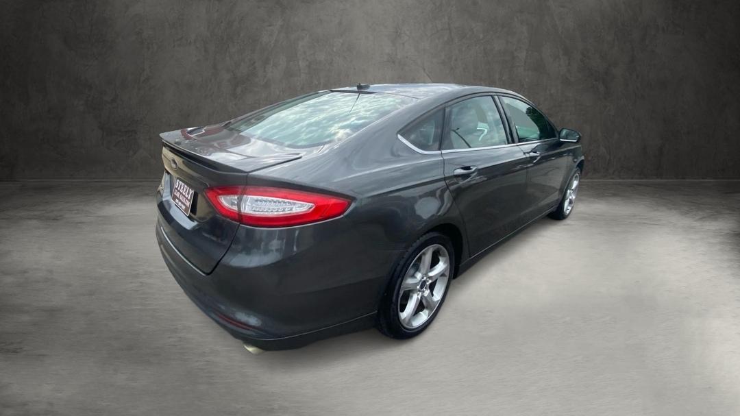 Ford Fusion S 2016