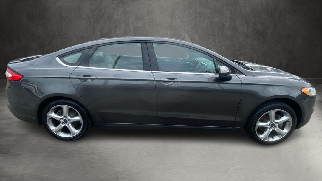 Ford Fusion S 2016