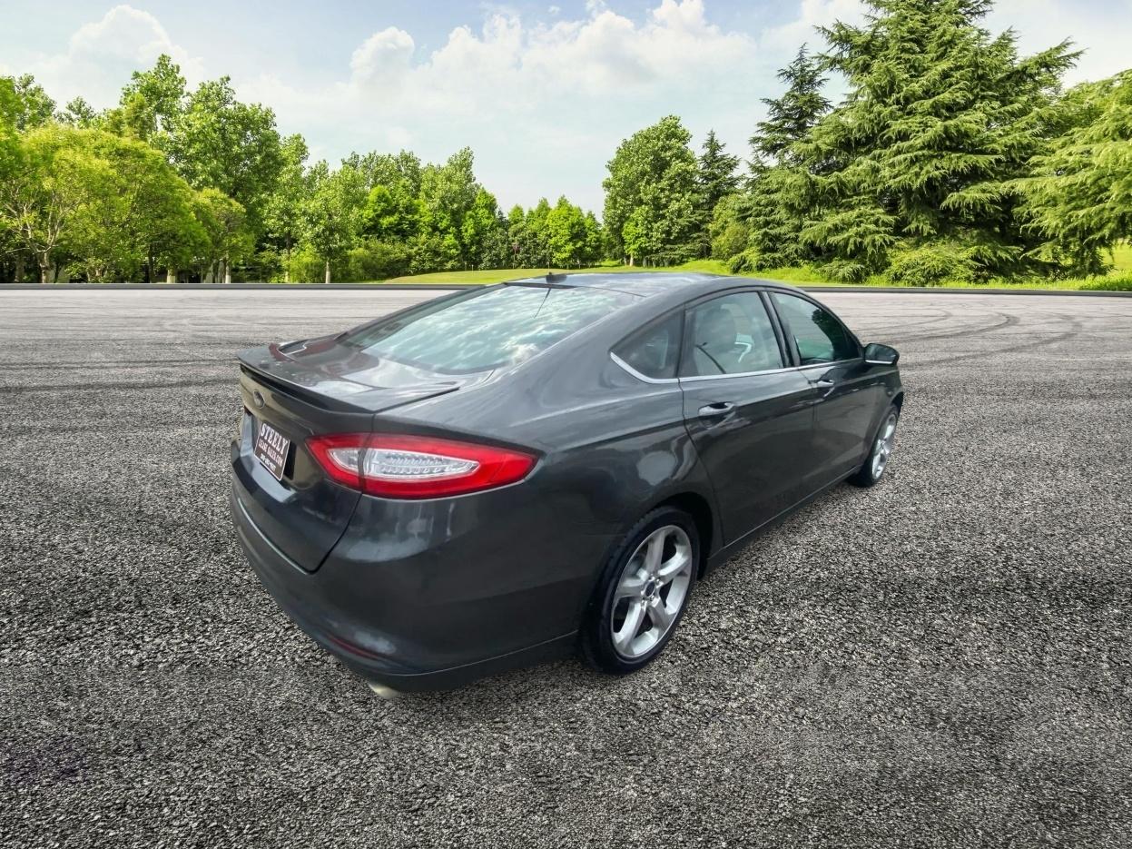 Ford Fusion S 2016
