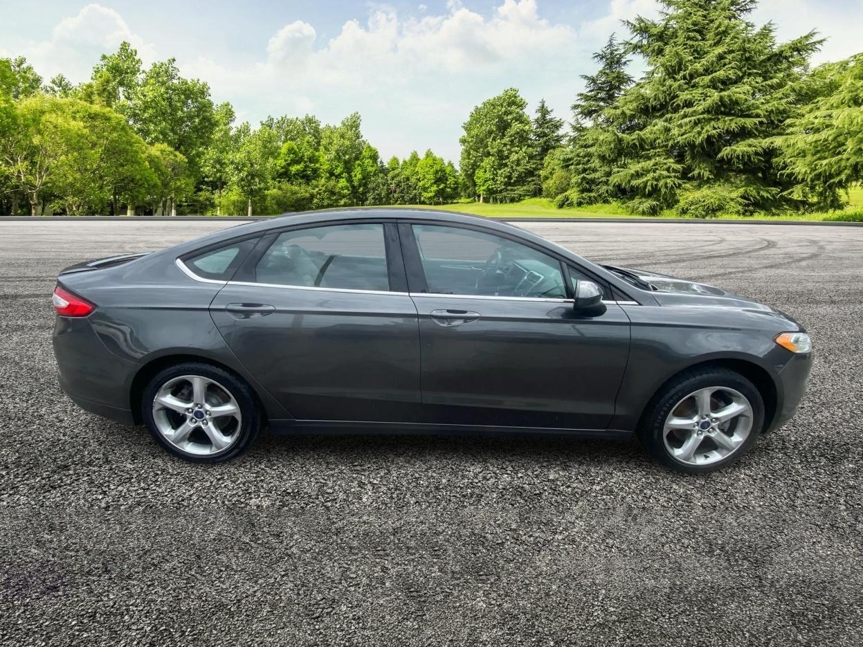 Ford Fusion S 2016