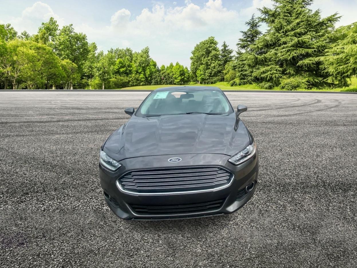 Ford Fusion S 2016