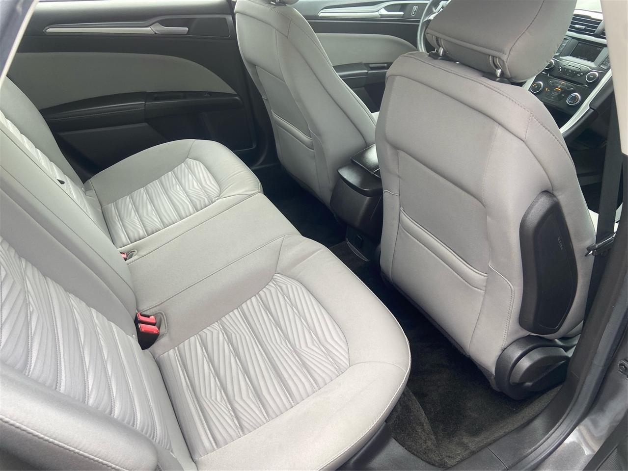 Ford Fusion S 2016
