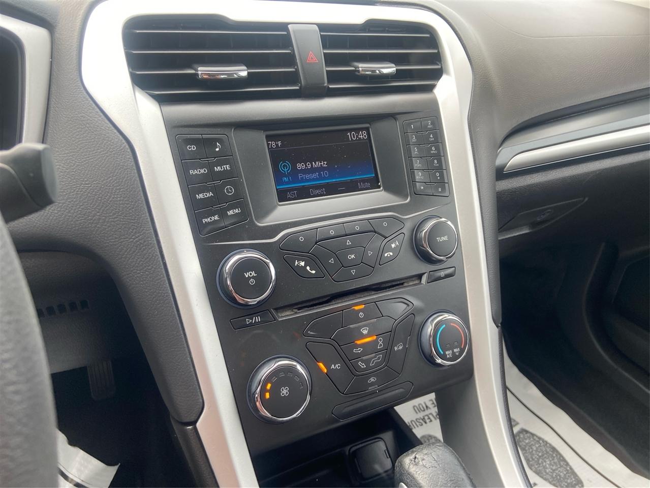Ford Fusion S 2016