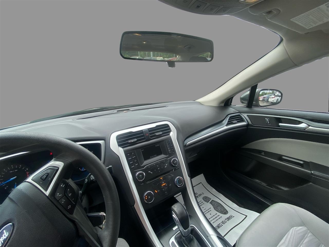 Ford Fusion S 2016