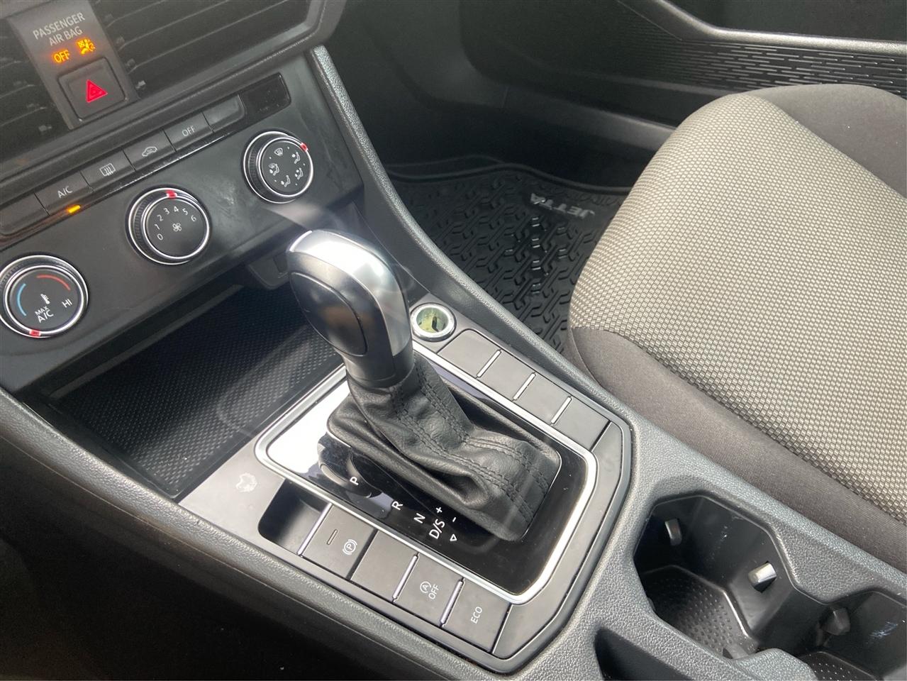 Volkswagen Jetta 1.4T S 8A 2020