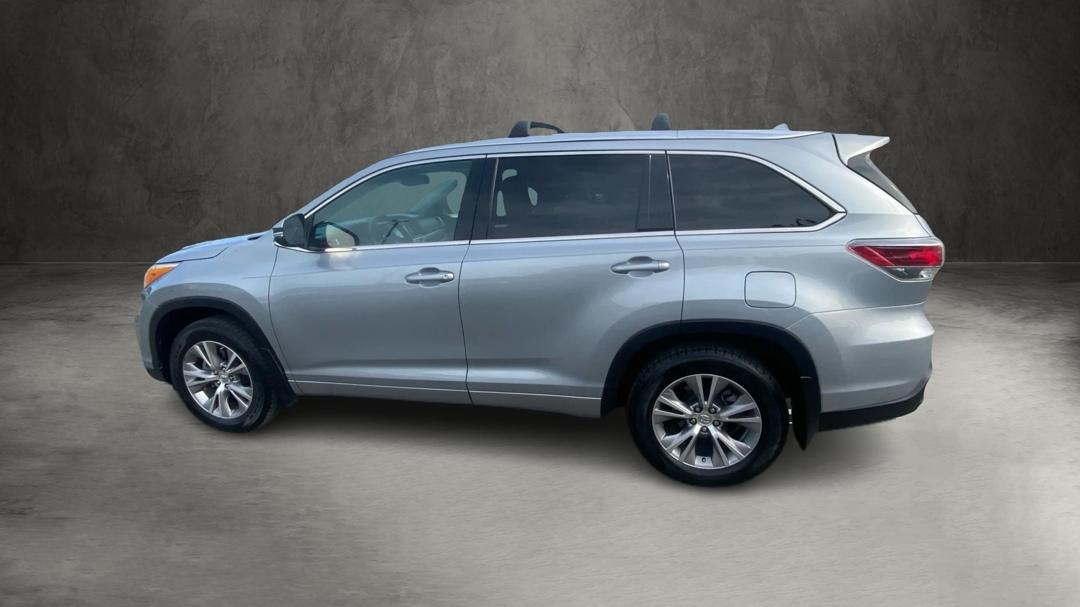 Toyota Highlander XLE FWD V6 2014