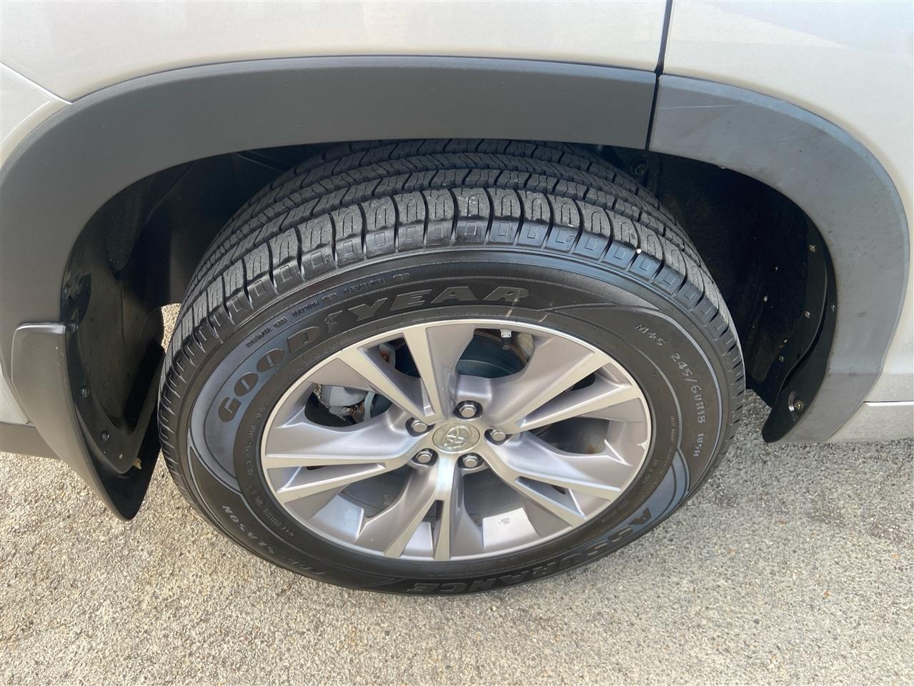 Toyota Highlander XLE FWD V6 2014