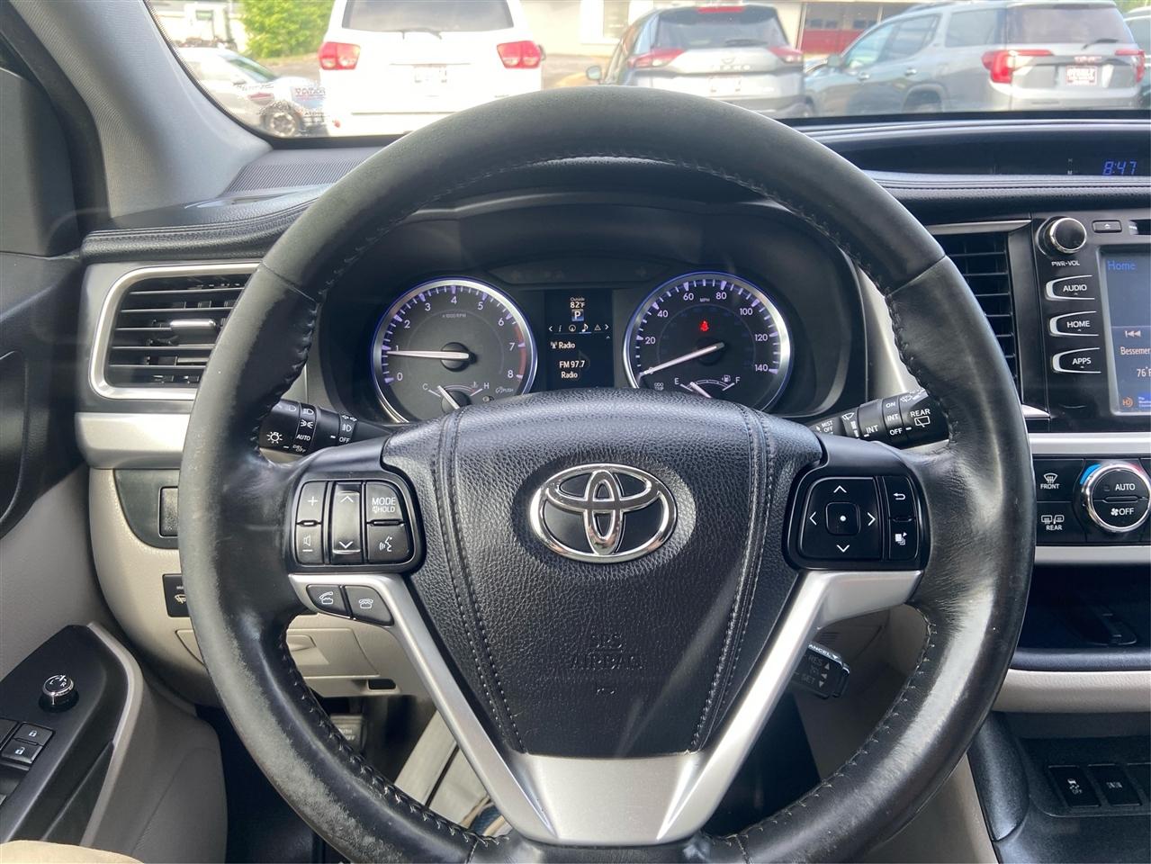 Toyota Highlander XLE FWD V6 2014