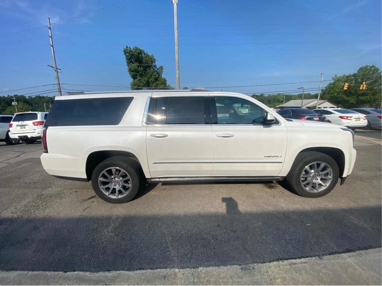 GMC Yukon XL Denali 4WD 2017
