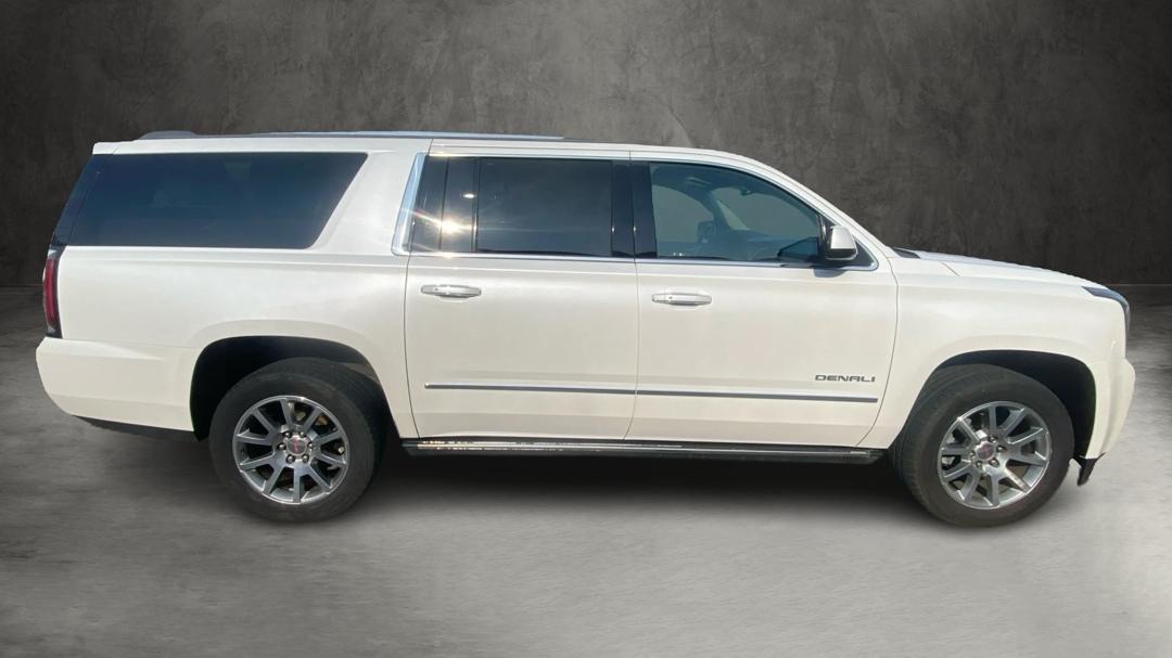GMC Yukon XL Denali 4WD 2017