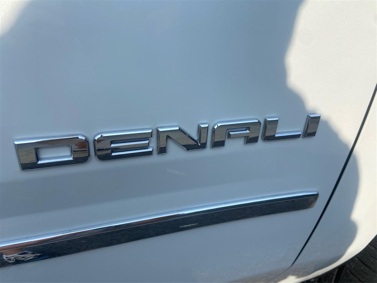 GMC Yukon XL Denali 4WD 2017