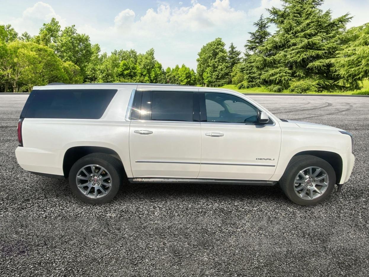 GMC Yukon XL Denali 4WD 2017