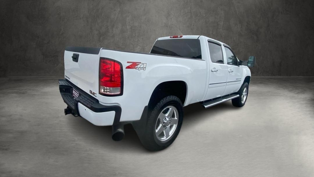 GMC Sierra 2500HD Denali Crew Cab 4WD 2014