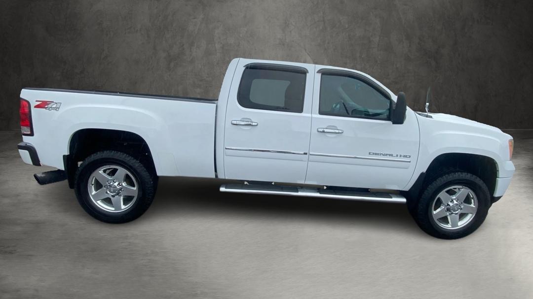 GMC Sierra 2500HD Denali Crew Cab 4WD 2014