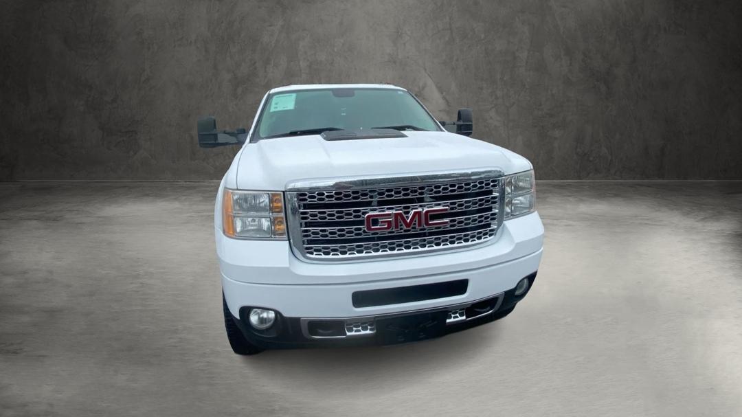 GMC Sierra 2500HD Denali Crew Cab 4WD 2014