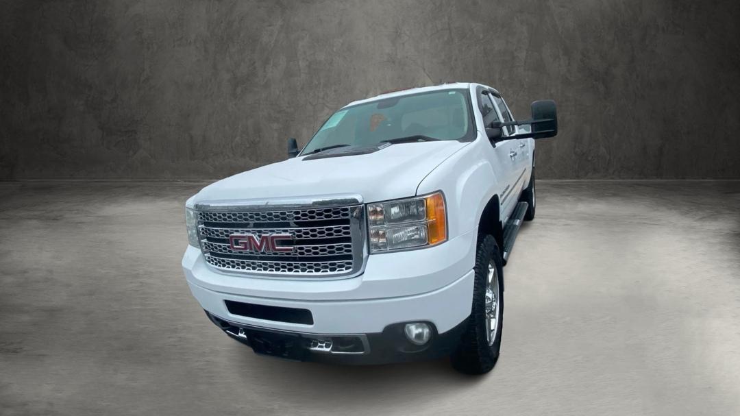 GMC Sierra 2500HD Denali Crew Cab 4WD 2014