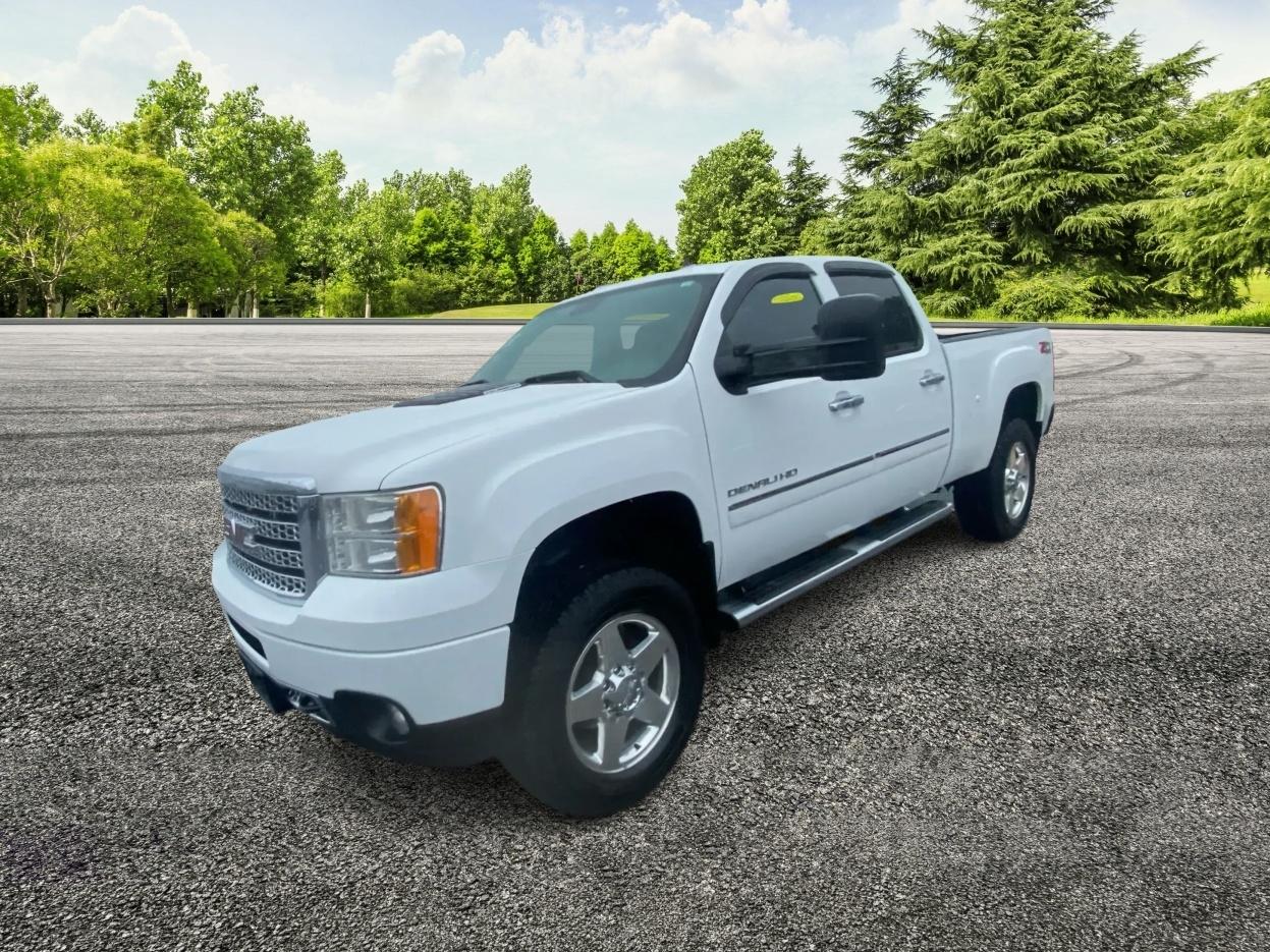 White 2014 GMC Sierra 2500HD Pickup Truck Four-Wheel Drive Automatic